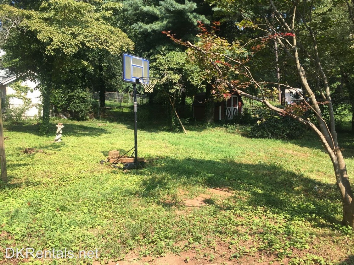 Building Photo - 1228 Rays Rd