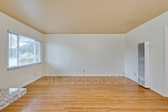 Building Photo - 1101 W Hamilton Ave