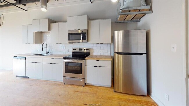 Foto del edificio - 305 W 27th St