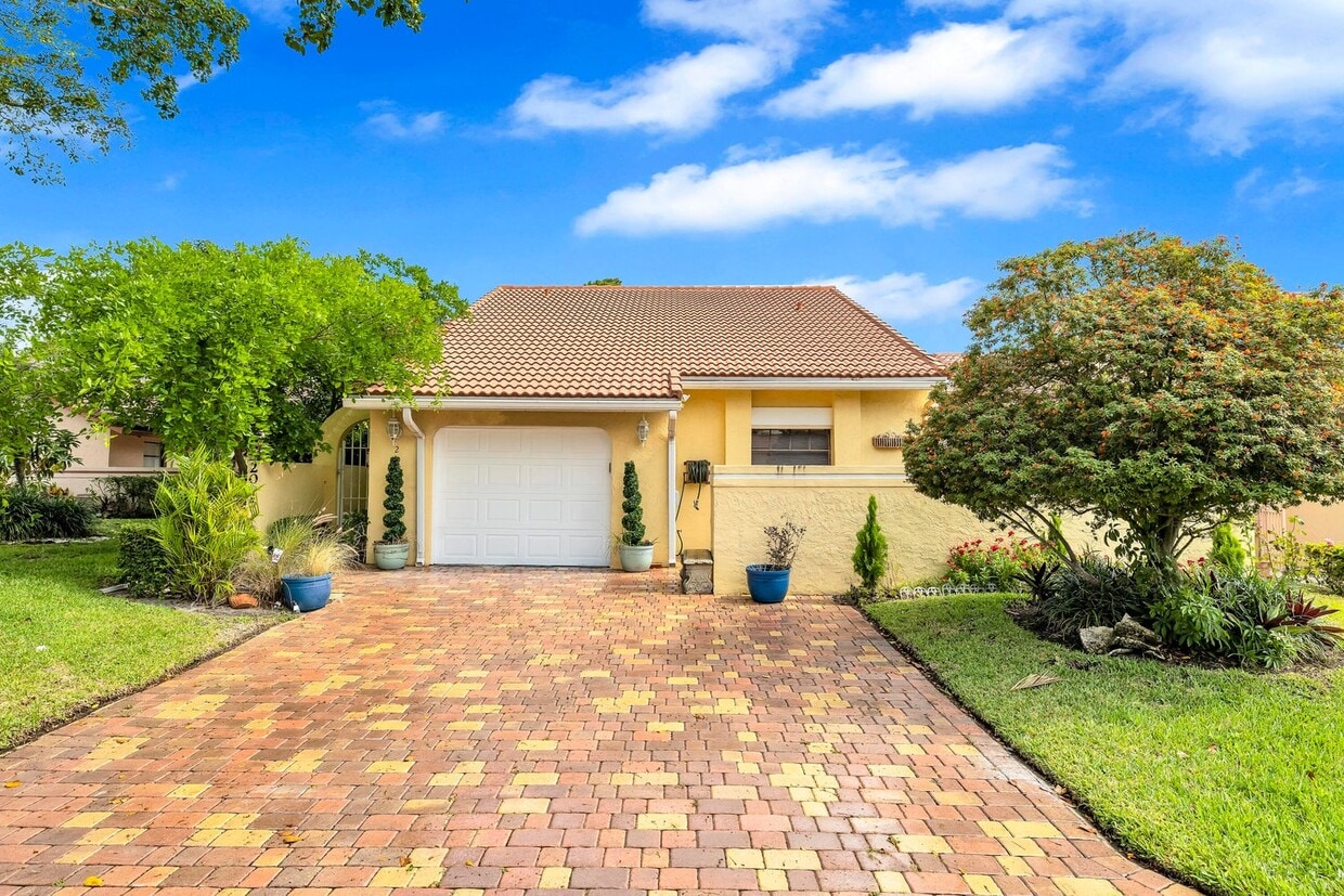 Primary Photo - 2075 NW 15th Pl