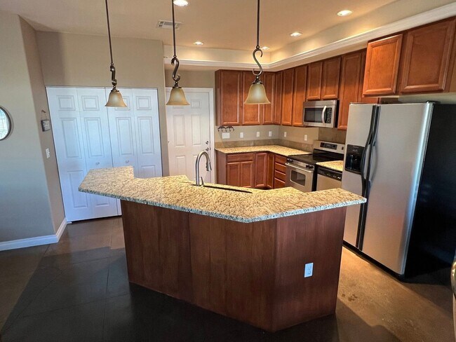 Building Photo - Gorgeous 3 Bed 2 Bath Clarkston Townhouse ...