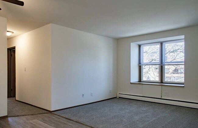 Foto del edificio - 3245 N Oakland Ave