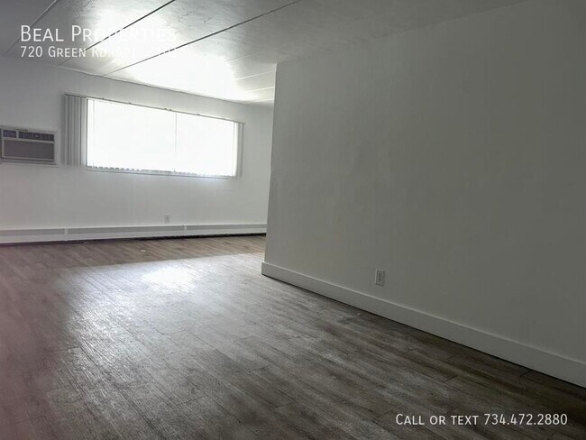 Foto del edificio - 720 Green Rd