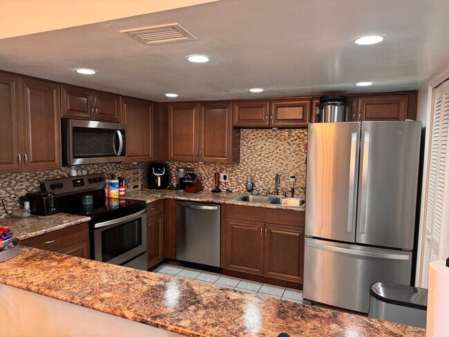 Foto del edificio - Don't miss this 3/2.5 Park Lake Townhouse ...