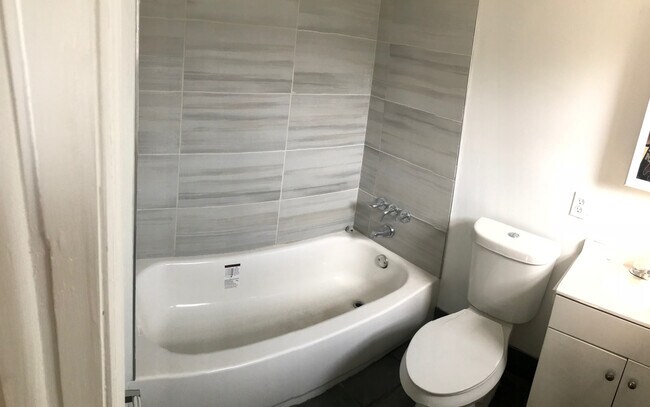 Foto del edificio - 310 NE 82nd St