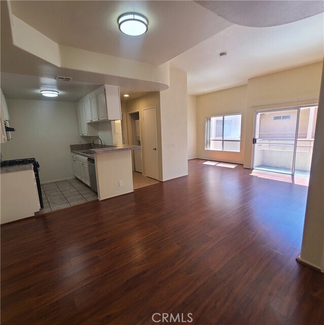 Foto del edificio - 5060 Kester Ave