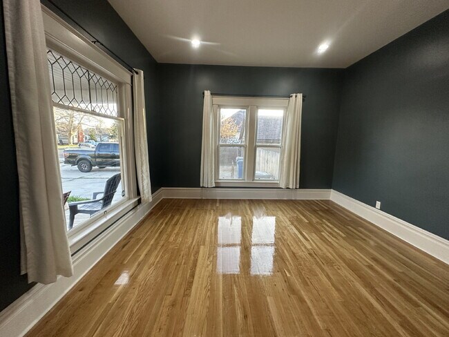 Foto del edificio - "Charming 3-Bed Oasis with Granite Touches & Cozy Fireplace in Nampa!"