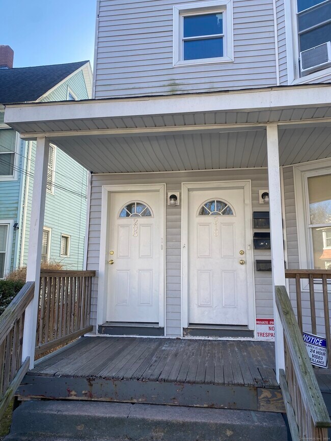 Building Photo - 208 Starr St