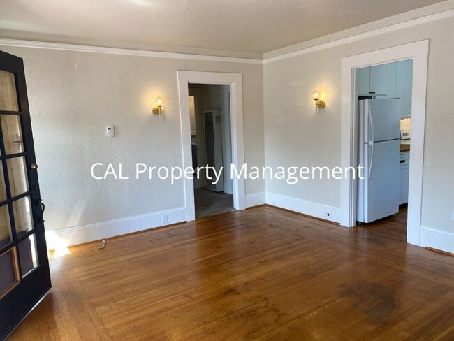 Foto del edificio - Stylish South Salinas Home | 2 Bed / 1.5 Bath | 1,370 sq ft