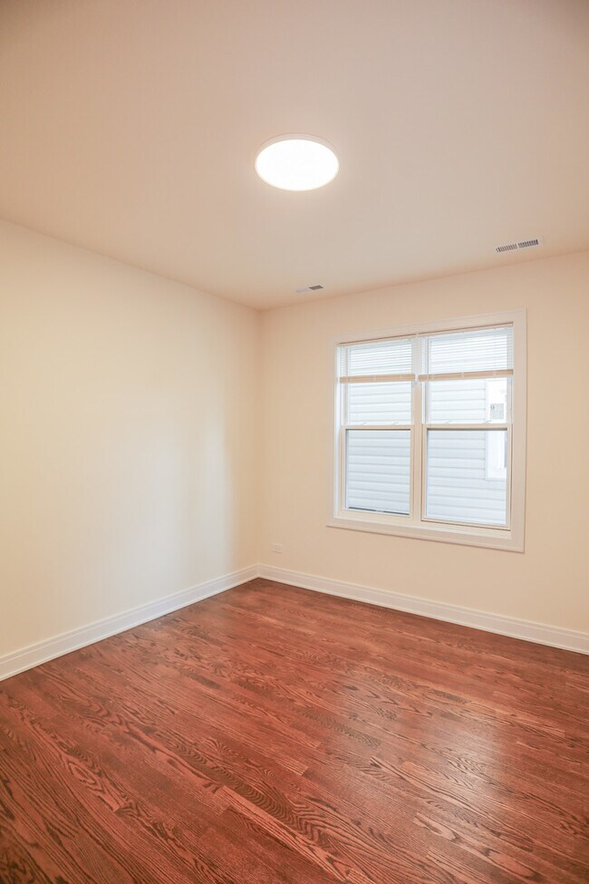 Foto del edificio - 2342 N Lawndale Ave
