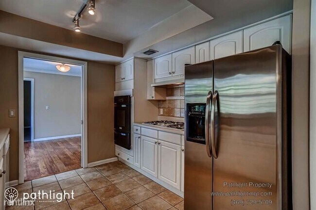 Foto del edificio - 3 br, 2 bath House - 549 Queens Mirror Cir...