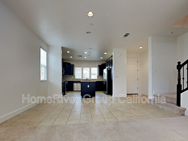 Foto del edificio - 843 Blossom Rock Ln