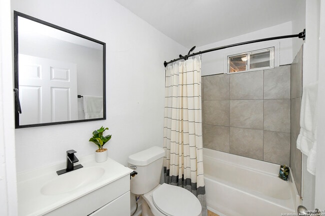 Foto del edificio - 1731 E Carson St