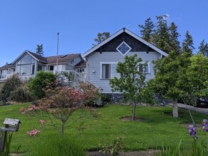 Building Photo - 6039 Central Ave