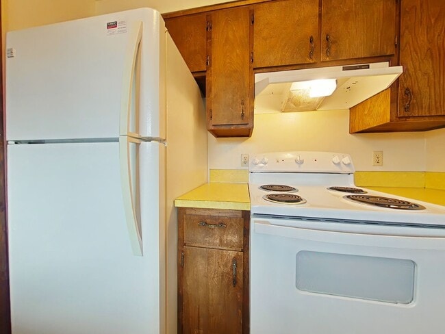 Building Photo - 2 Bedroom Apartment ~ Close to 9th Street