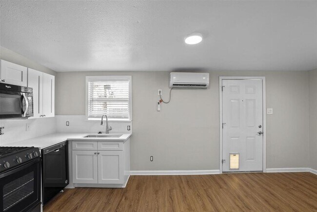 Foto del edificio - Renovated 1 bedroom - Available early July!
