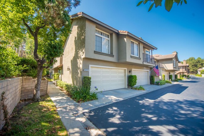 Building Photo - Anaheim Hills Beauty