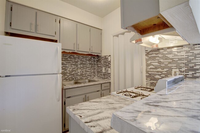 Building Photo - 1326 W 42nd St