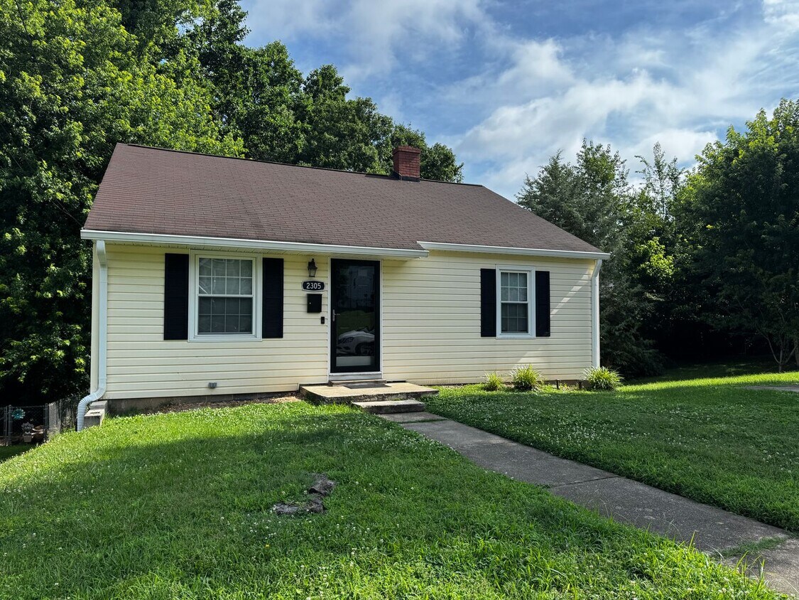 Primary Photo - 2305 Cherokee Ln