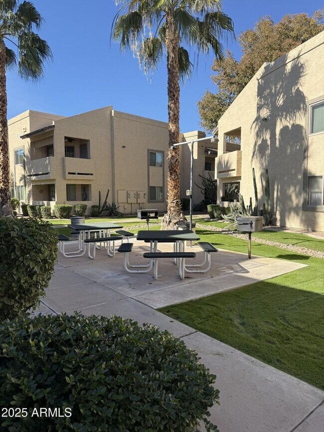 Building Photo - 2 BED CONDO AT SOSSMAN & MAIN!