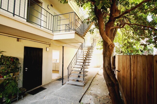 Building Photo - 3901 Ruby St