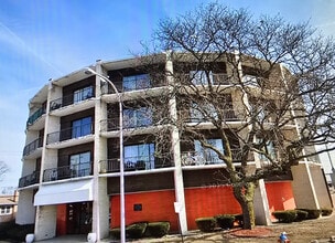 Building Photo - 3900 W 95th St