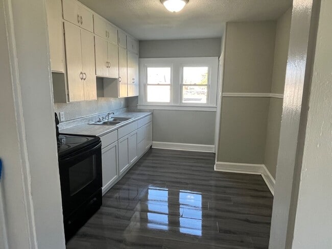 Foto del edificio - 2107/2105 central ave