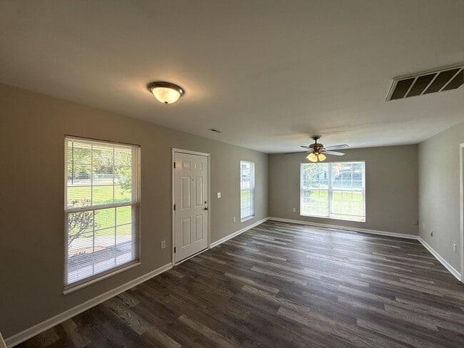 Foto del edificio - 3211 Hubbard Rd