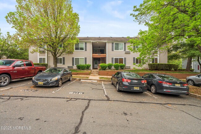 Foto del edificio - 43 Bolton Ct