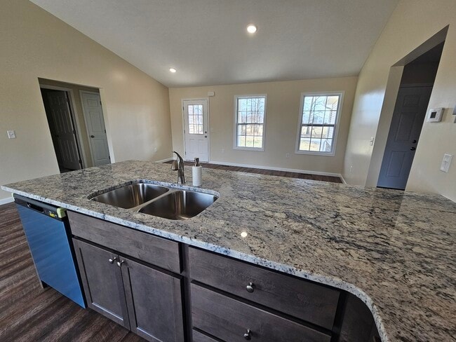 Building Photo - 155 Texas Dr