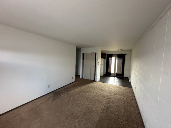 Building Photo - 108-108 Sherwood Dr