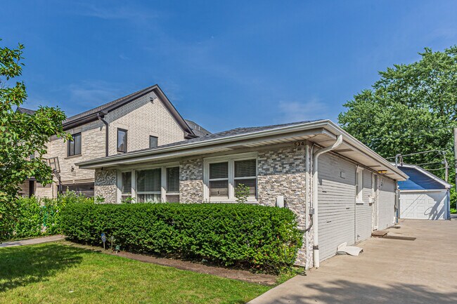 Building Photo - 534 Lawler Ave