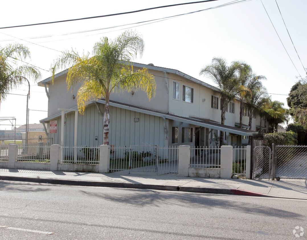 Building Photo - 4660 Clara St