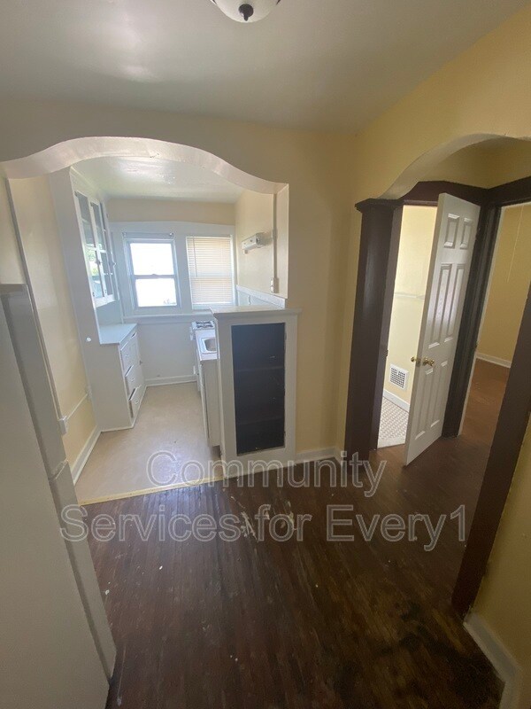 Building Photo - 247 Roesch