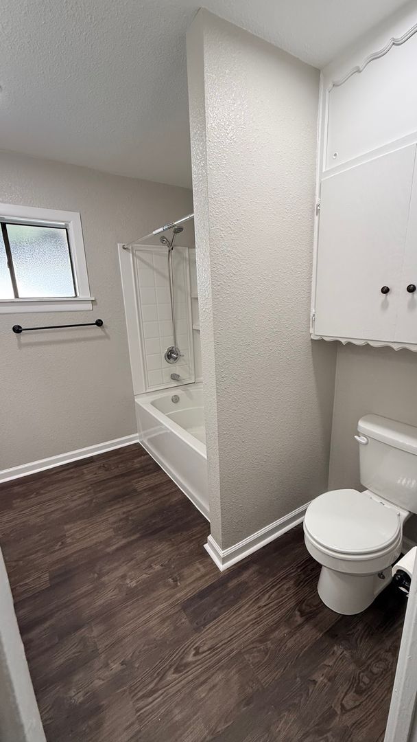 Foto del edificio - 3 bed/1 bath, with carport - Interior upda...