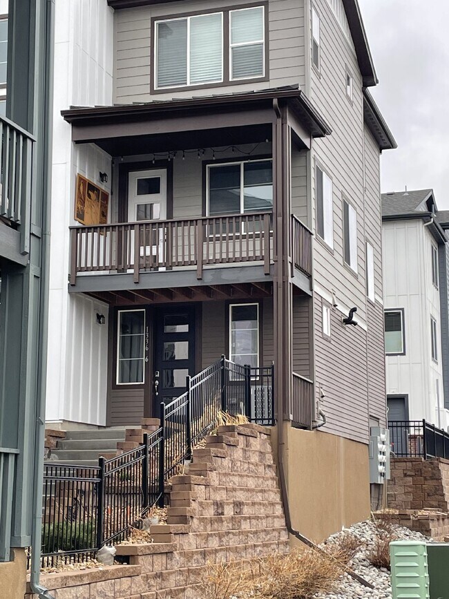 Building Photo - "Charming 3-Bedroom Townhouse with 2 Full ...