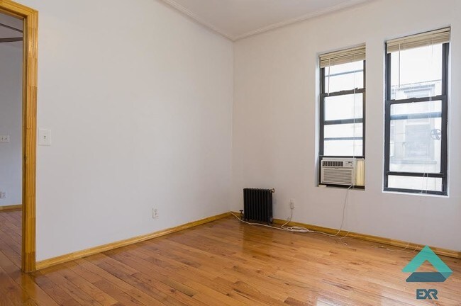 Building Photo - 318 6th St