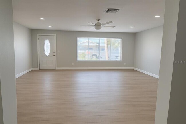 Foto del edificio - 4201 14th Way NE