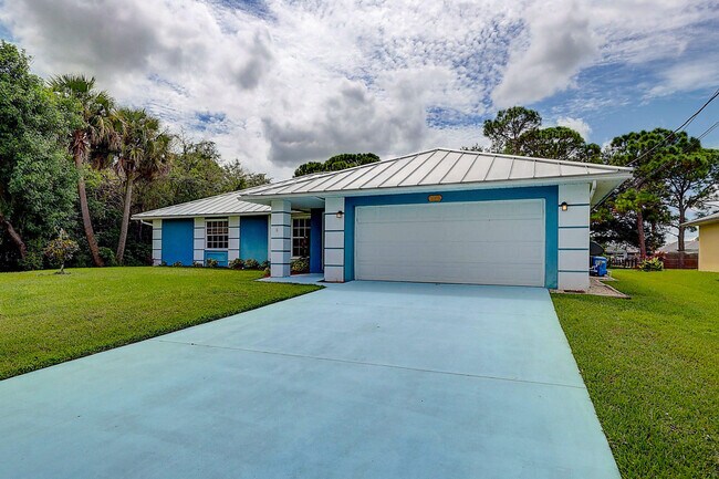 Building Photo - 1032 SW Romaine Ln