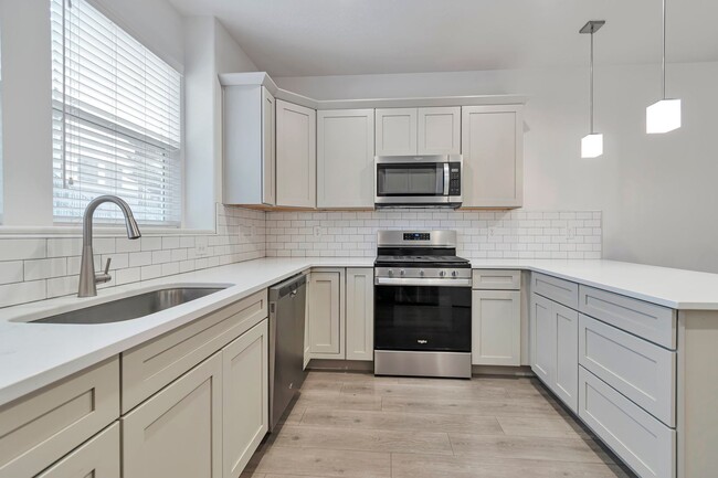 Building Photo - Really Nice Herriman Townhouse w attached ...