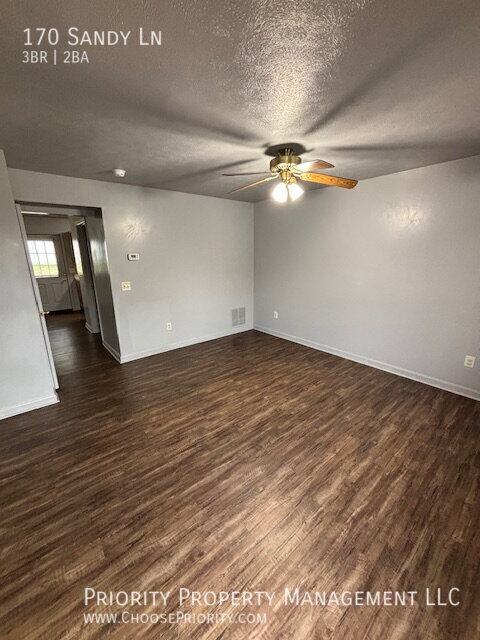 Foto del edificio - 170 Sandy Ln