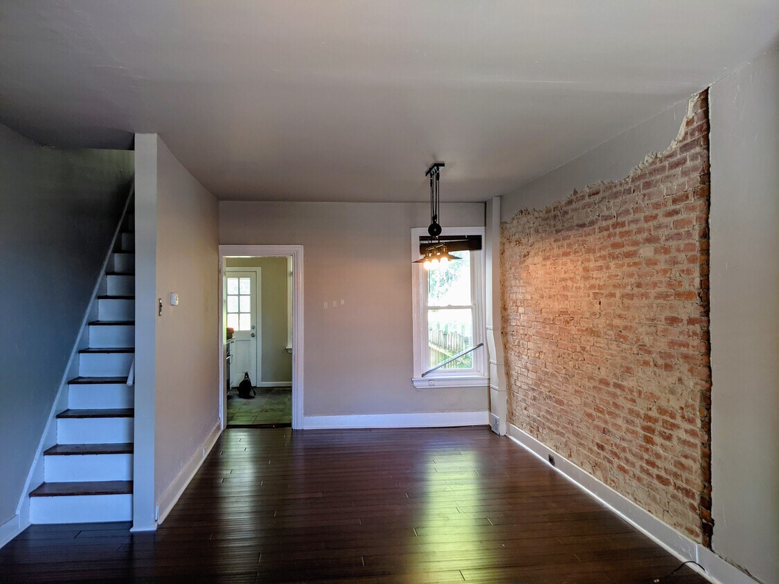 Primary Photo - 3885 Manor St