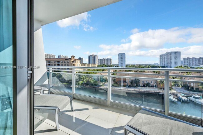 Foto del edificio - 2950 NE 188th St