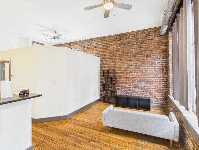 Building Photo - 1322 W Broad St
