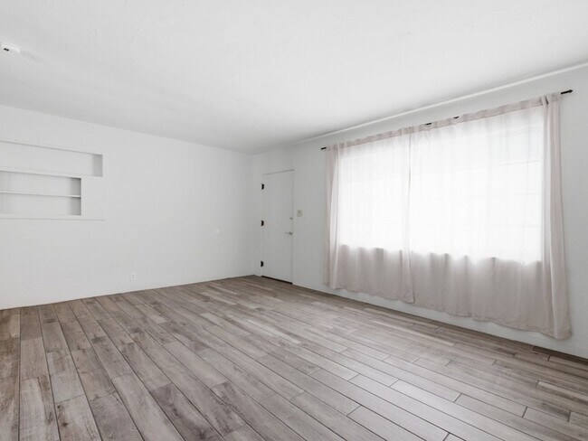 Foto del edificio - Charming 2-Bedroom Home with Vintage Character & Modern Comforts