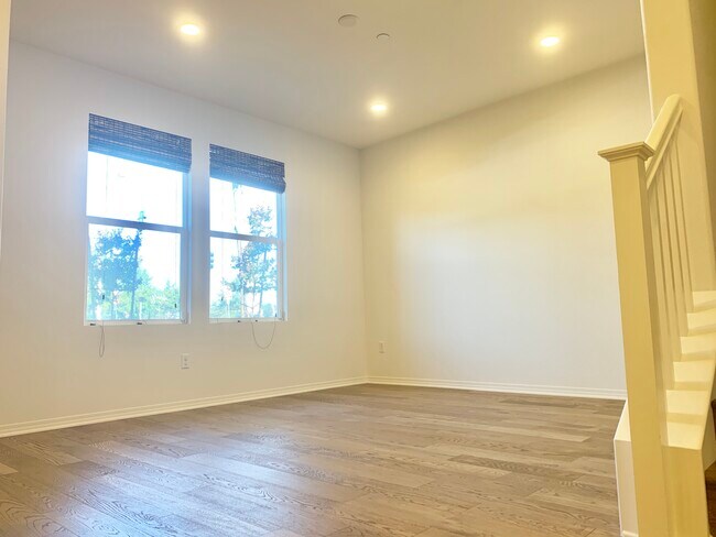 Living area - 281 Mar Vista Ave