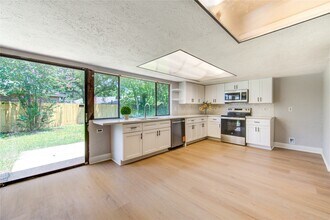 Building Photo - 15515 Mira Monte Dr