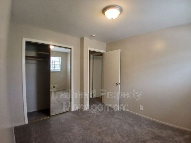 Foto del edificio - 3325 S Oxford Ave