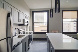 Building Photo - The Carrara on Farnam