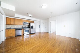 Building Photo - 528 47th St